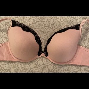 Women’s Cacique bra size 40D. Pink with black lace.